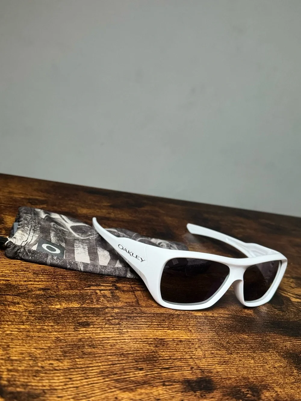 Oakley Men’s White Frame Sunglasses with Dark Lenses